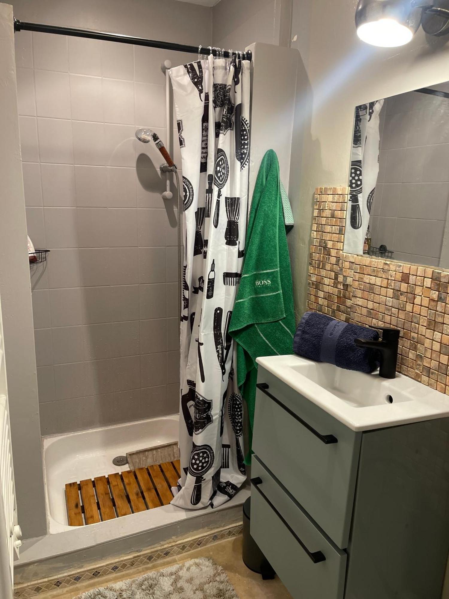Rent Big Room With Breakfast Free In Old City Нанси Екстериор снимка