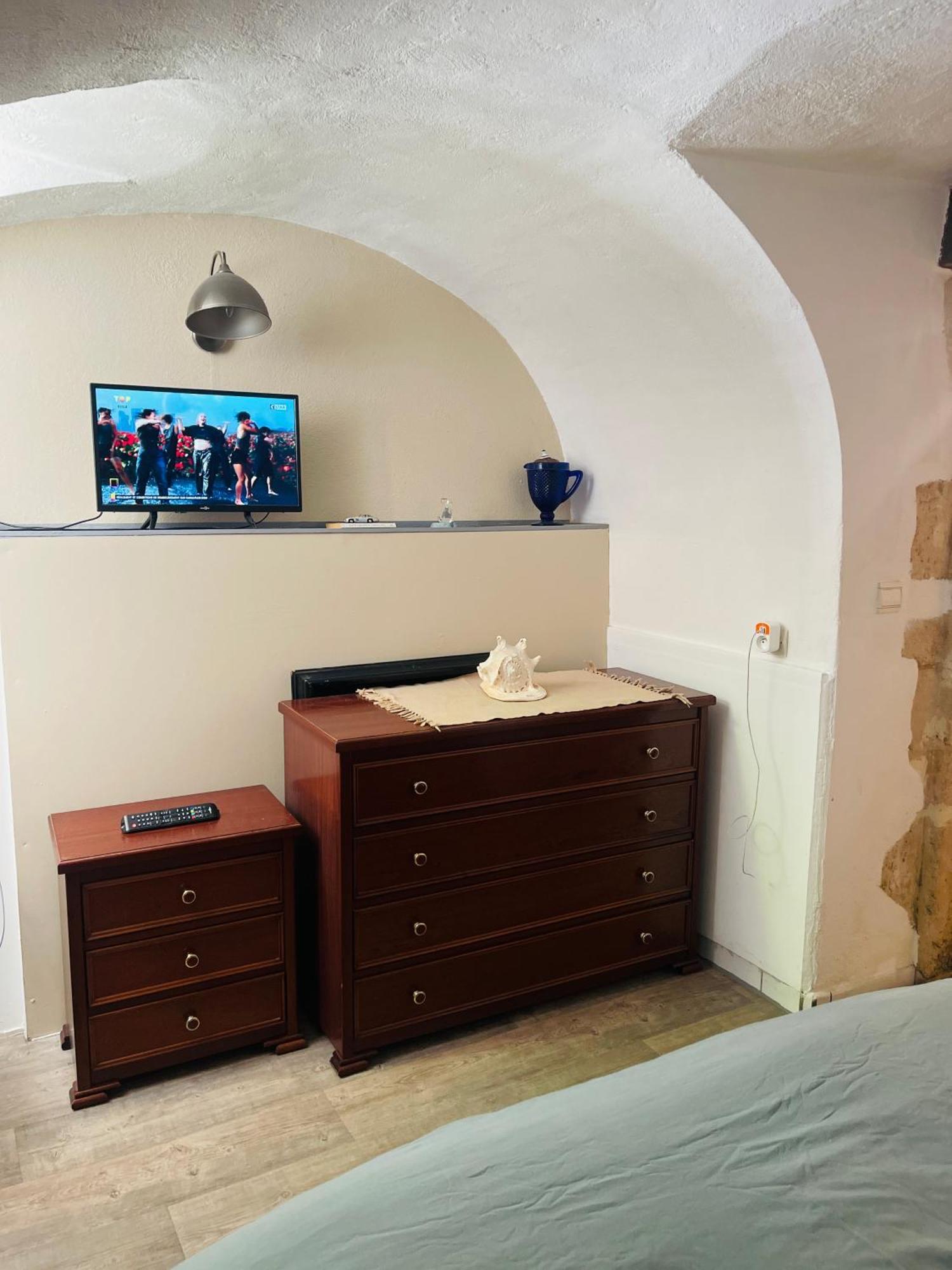 Rent Big Room With Breakfast Free In Old City Нанси Екстериор снимка